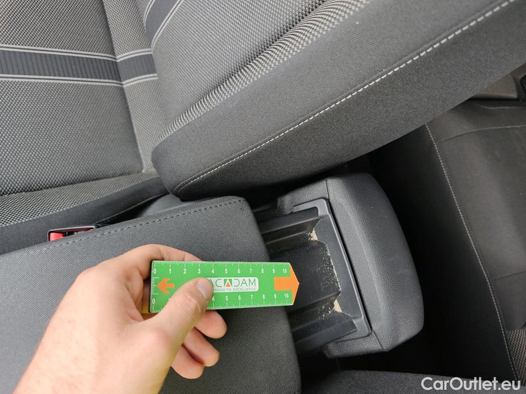  Volkswagen  T-ROC VOLKSWAGEN  / 2017 / 5P / todoterreno Advance 1.0 TSI 85kW (115CV) (CX) #16