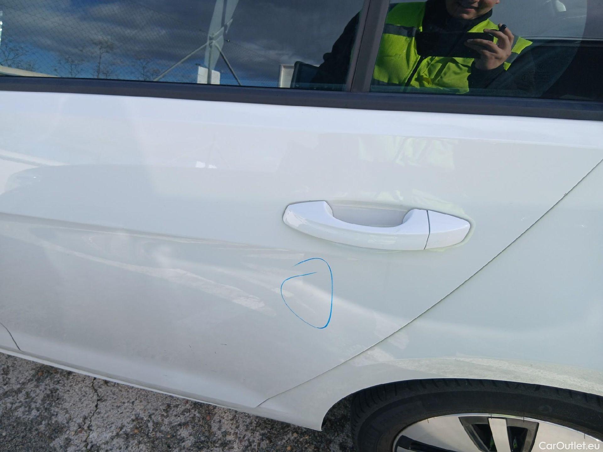  Volkswagen  Golf  VOLKSWAGEN / 2016 / 5P / berlina con portón ePower 110 kW (136CV) (AC) #11