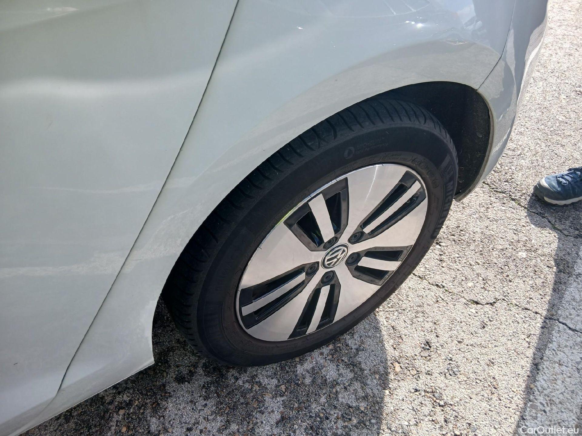  Volkswagen  Golf  VOLKSWAGEN / 2016 / 5P / berlina con portón ePower 110 kW (136CV) (AC) #4