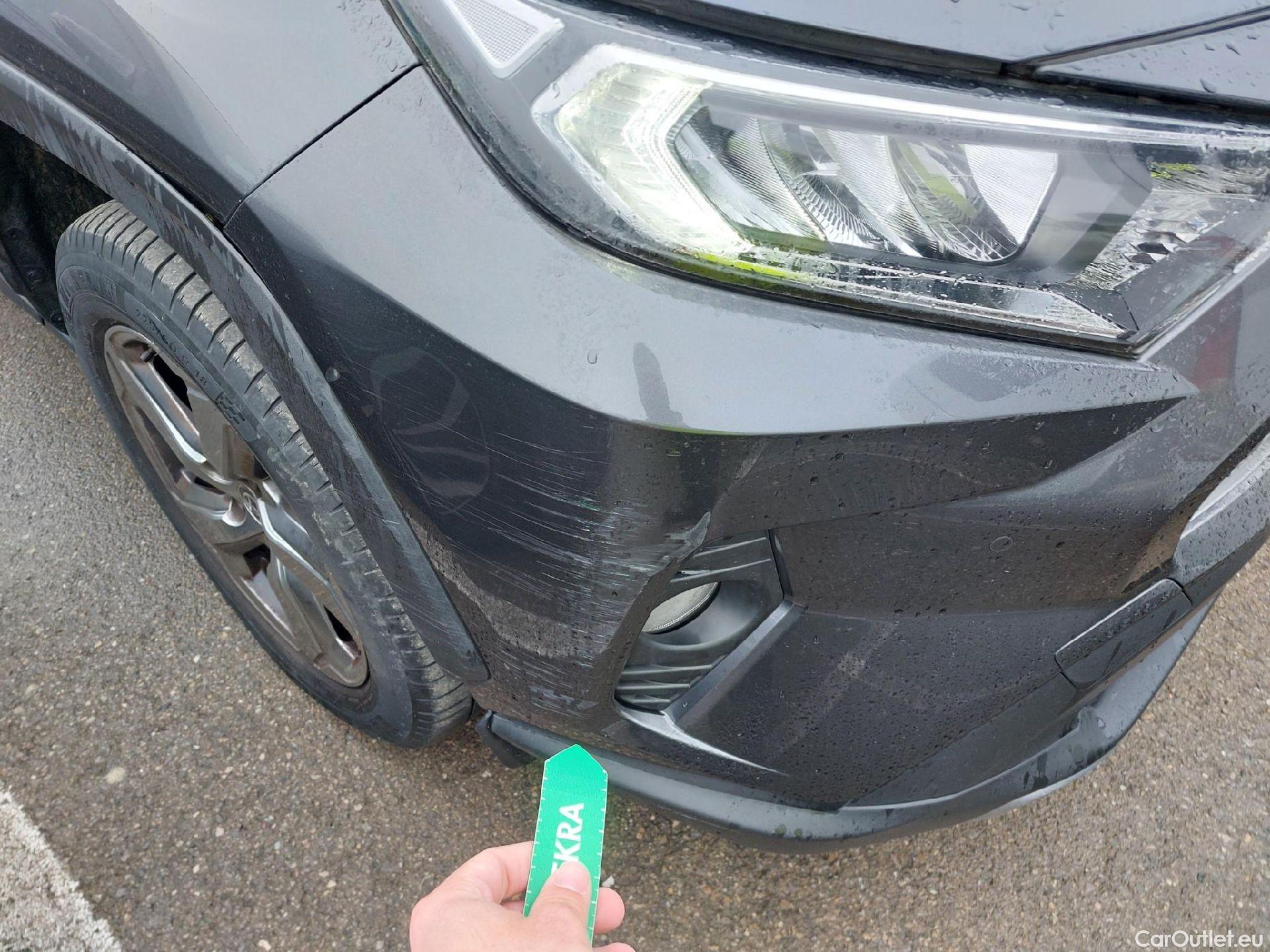  Toyota  RAV4 TOYOTA  / 2018 / 5P / todoterreno 2.5l 220H Advance Plus #2