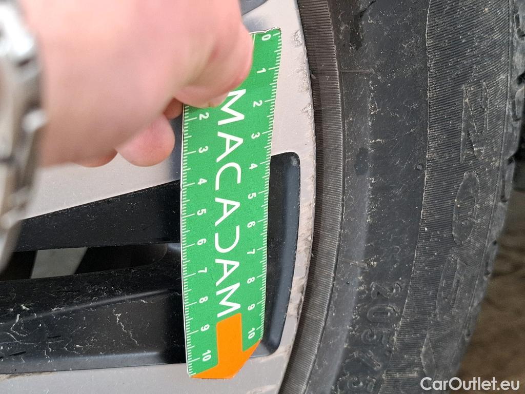  Mercedes  A-Klasse MERCEDES-BENZ Classe A Compact  2018  5P  Berline A 250 e Business Line 8GDCT #18