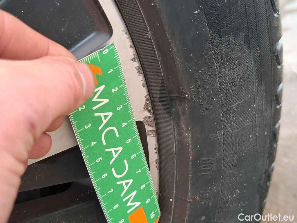  Mercedes  A-Klasse MERCEDES-BENZ Classe A Compact  2018  5P  Berline A 250 e Business Line 8GDCT #28