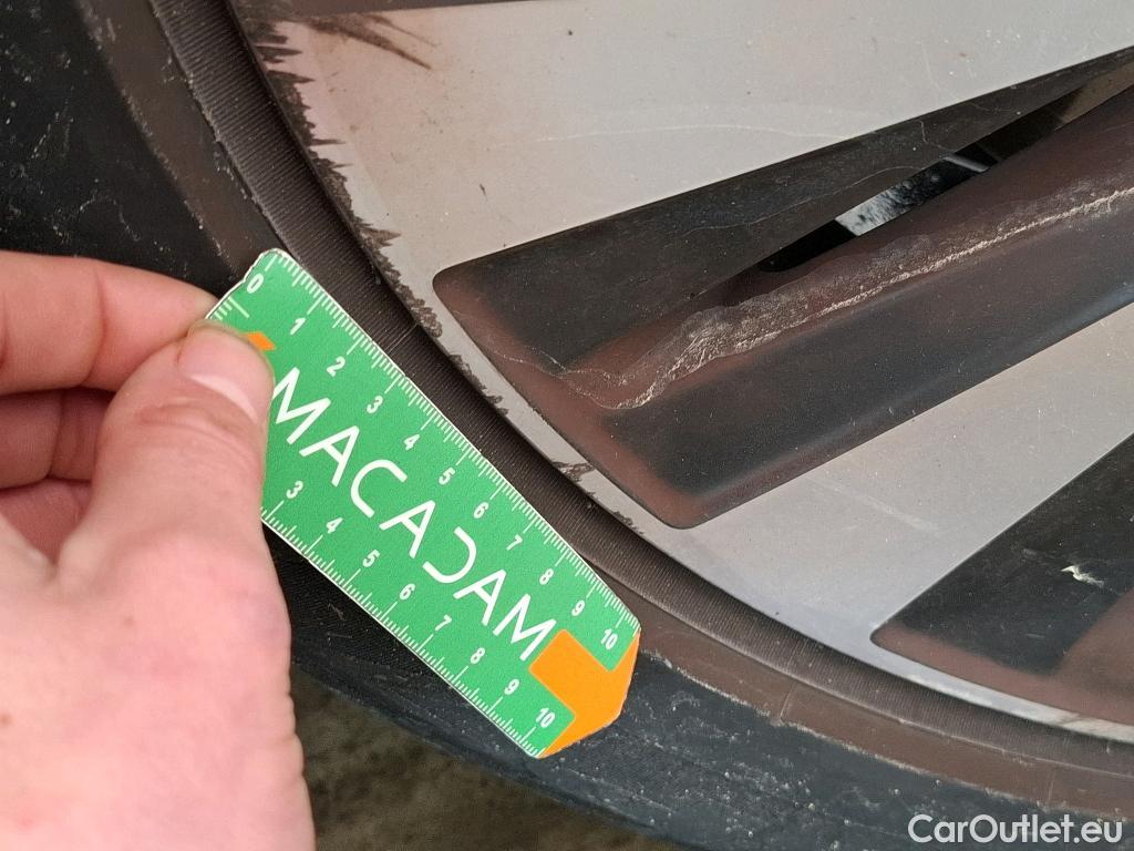  Mercedes  A-Klasse MERCEDES-BENZ Classe A Compact  2018  5P  Berline A 250 e Business Line 8GDCT #27