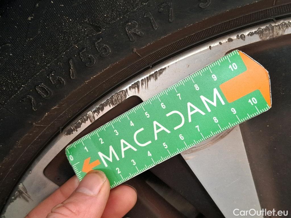  Mercedes  A-Klasse MERCEDES-BENZ Classe A Compact  2018  5P  Berline A 250 e Business Line 8GDCT #23