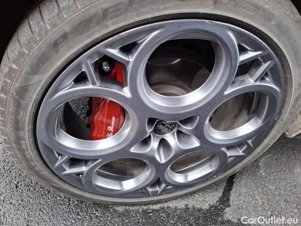  Alfa Romeo  TONALE ALFA ROMEO  / 2022 / 5P / SUV 1.3T PHEV 280 AT6 Q4 Edizione Speciale(SP) #9