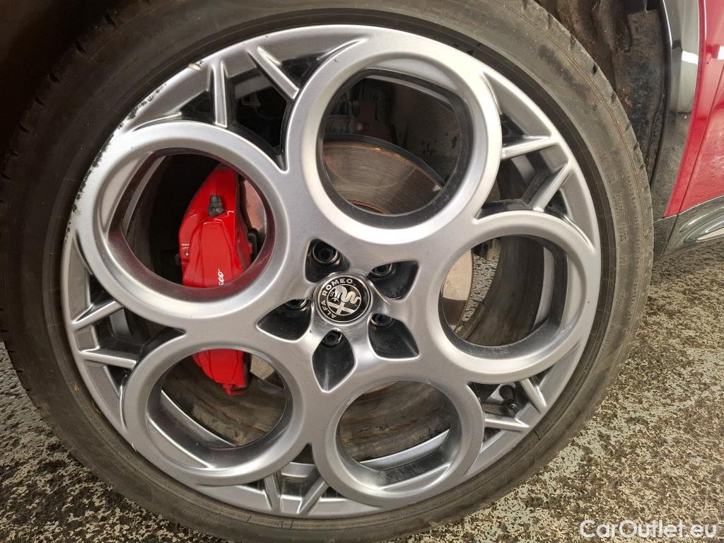  Alfa Romeo  TONALE ALFA ROMEO  / 2022 / 5P / SUV 1.3T PHEV 280 AT6 Q4 Edizione Speciale(SP) #2