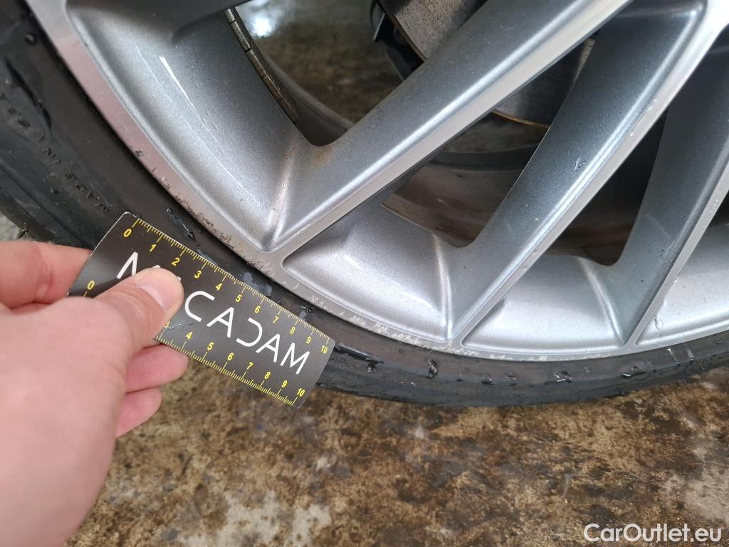  Mercedes  A-Klasse MERCEDES-BENZ Classe A Berline / 2018 / 4P / Berline A 250 e AMG Line 8G-DCT #33