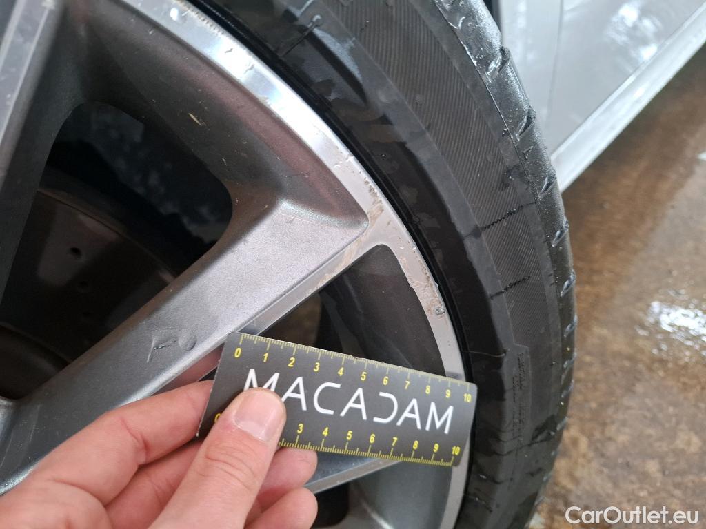  Mercedes  A-Klasse MERCEDES-BENZ Classe A Berline / 2018 / 4P / Berline A 250 e AMG Line 8G-DCT #20