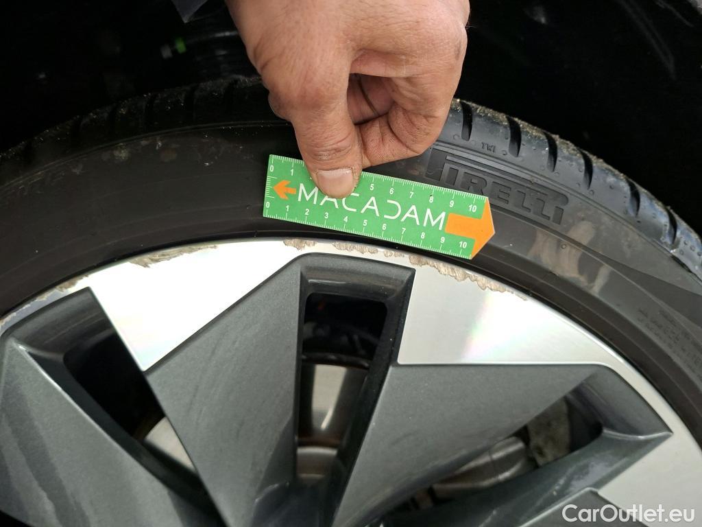  Skoda  ENYAQ SKODA  / 2020 / 5P / SUV iV 80 #3