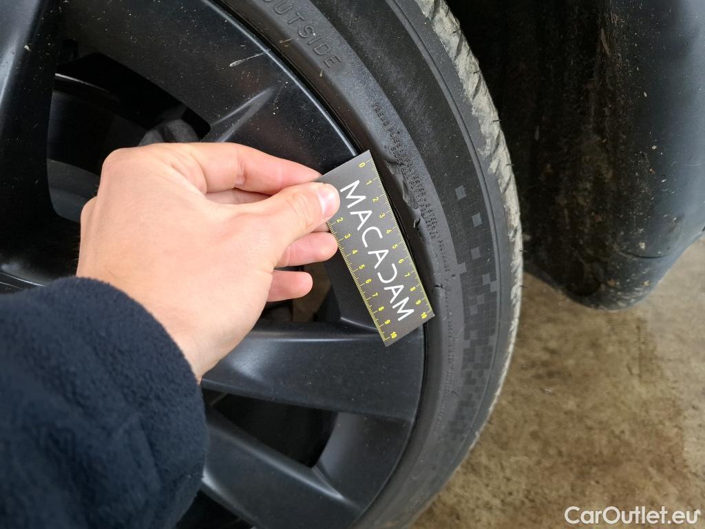  Tesla  Model Y TESLA  / 2020 / 5P / SUV Grande Autonomie RWD #3