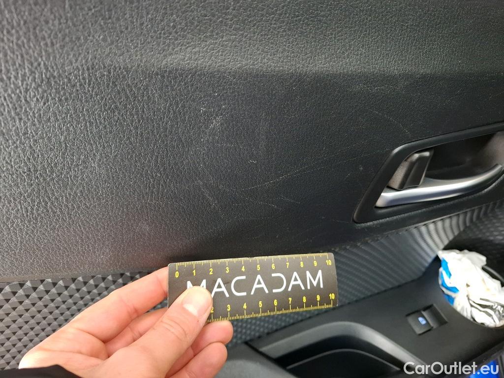  Toyota  C-HR TOYOTA  5p Berline 1.8 HYBRIDE 122 GRAPHIC #2