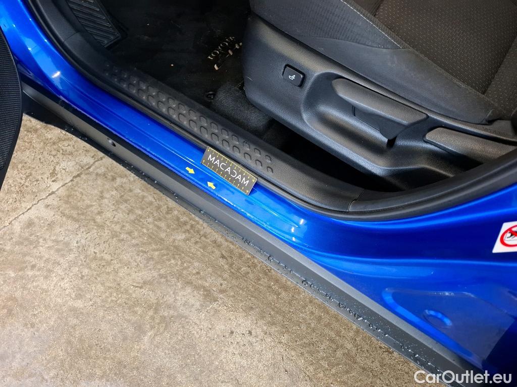  Toyota  C-HR TOYOTA  5p Berline 1.8 HYBRIDE 122 GRAPHIC #13