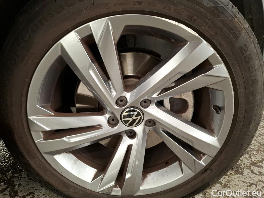  Volkswagen  Tiguan VOLKSWAGEN  / 2020 / 5P / SUV 1.4 eHybrid 245 DSG6 R-Line #10