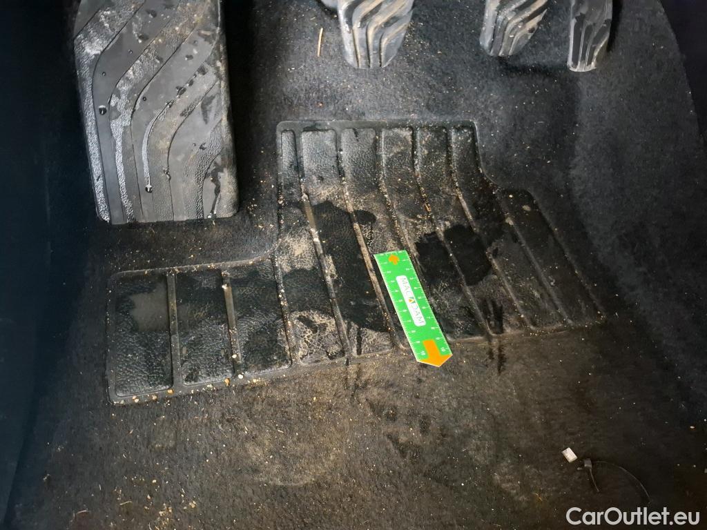  Renault  Megane  IV Berline 5pt. Société Air Nav Reversible 1.5 dCi 90CV BVM6 E6 #1