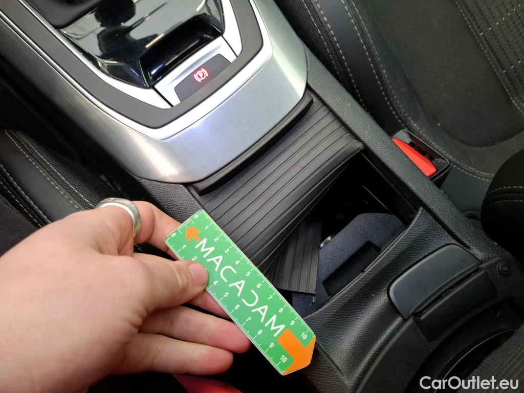  Peugeot  308 PEUGEOT  / 2017 / 5P / Berline Puretech 110 S&S Allure #14