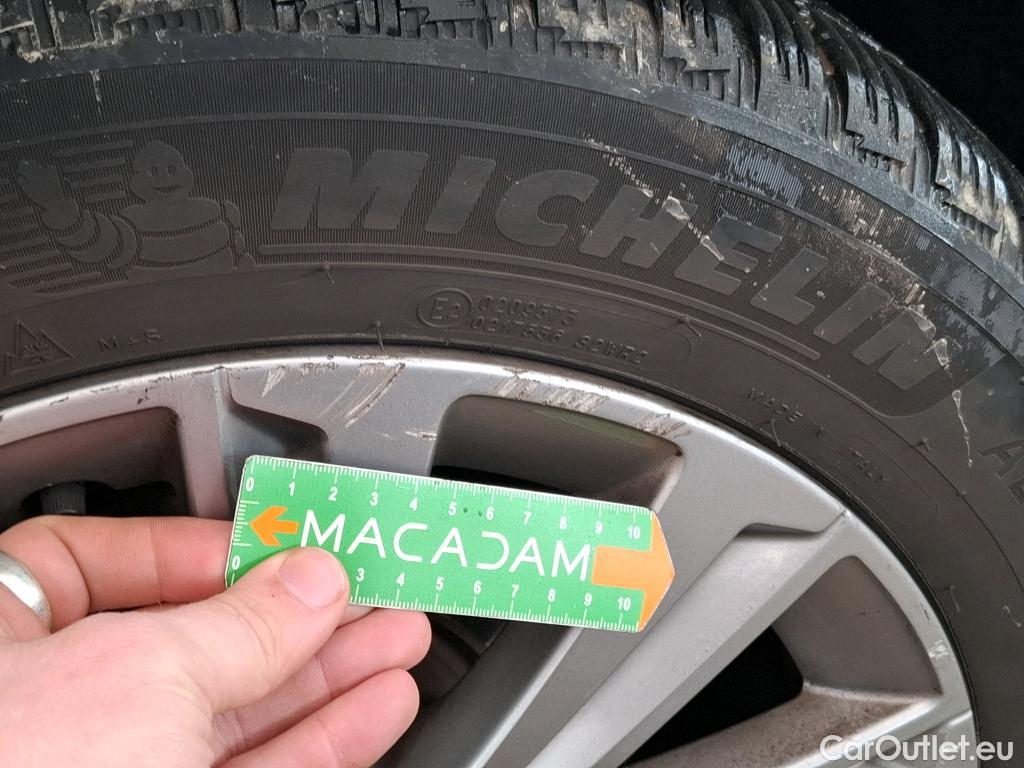  Peugeot  308 PEUGEOT  / 2017 / 5P / Berline Puretech 110 S&S Allure #4