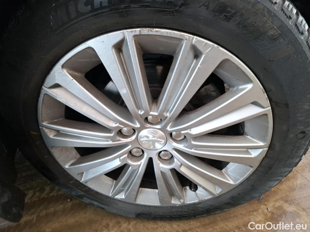  Peugeot  308 PEUGEOT  / 2017 / 5P / Berline Puretech 110 S&S Allure #6