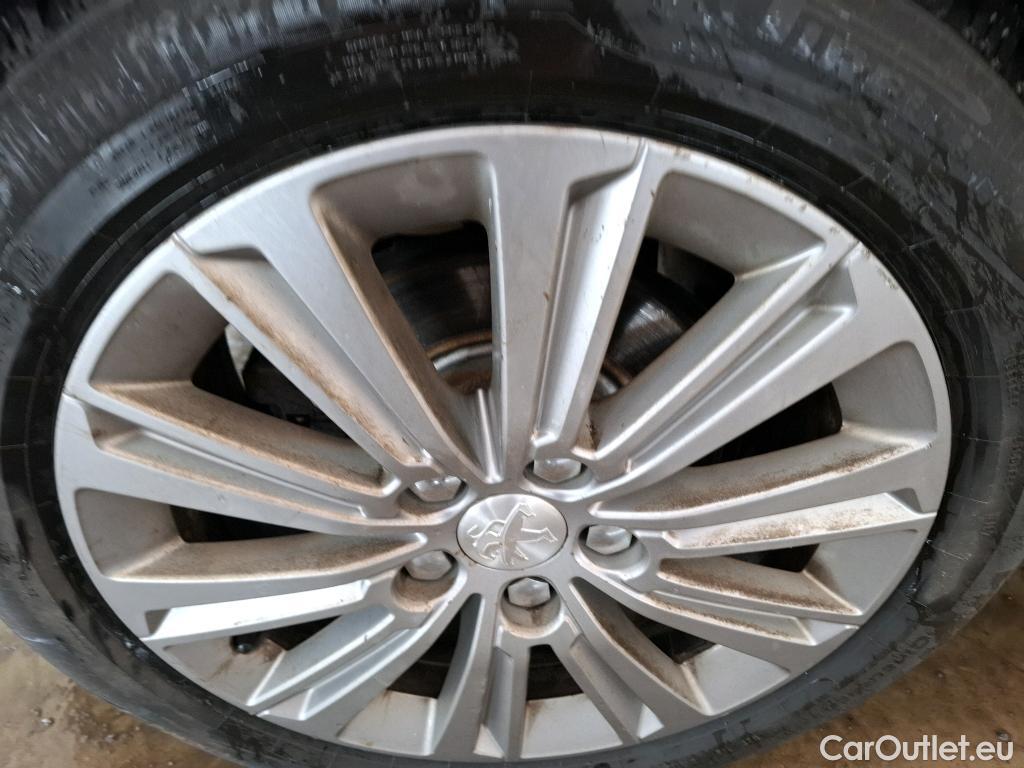  Peugeot  308 PEUGEOT  / 2017 / 5P / Berline Puretech 110 S&S Allure #15