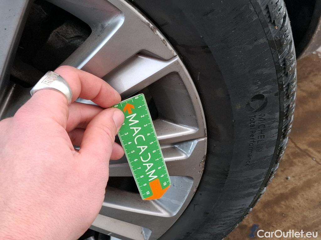  Peugeot  308 PEUGEOT  / 2017 / 5P / Berline Puretech 110 S&S Allure #9