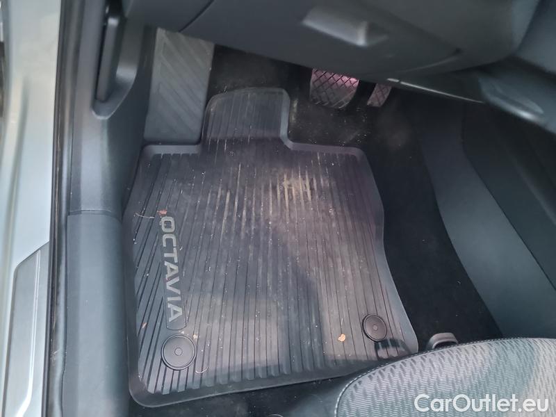  Skoda  Octavia  Combi (NX3)(2020) Oct.C.2.0TDI 110 4x4 Style AT #6