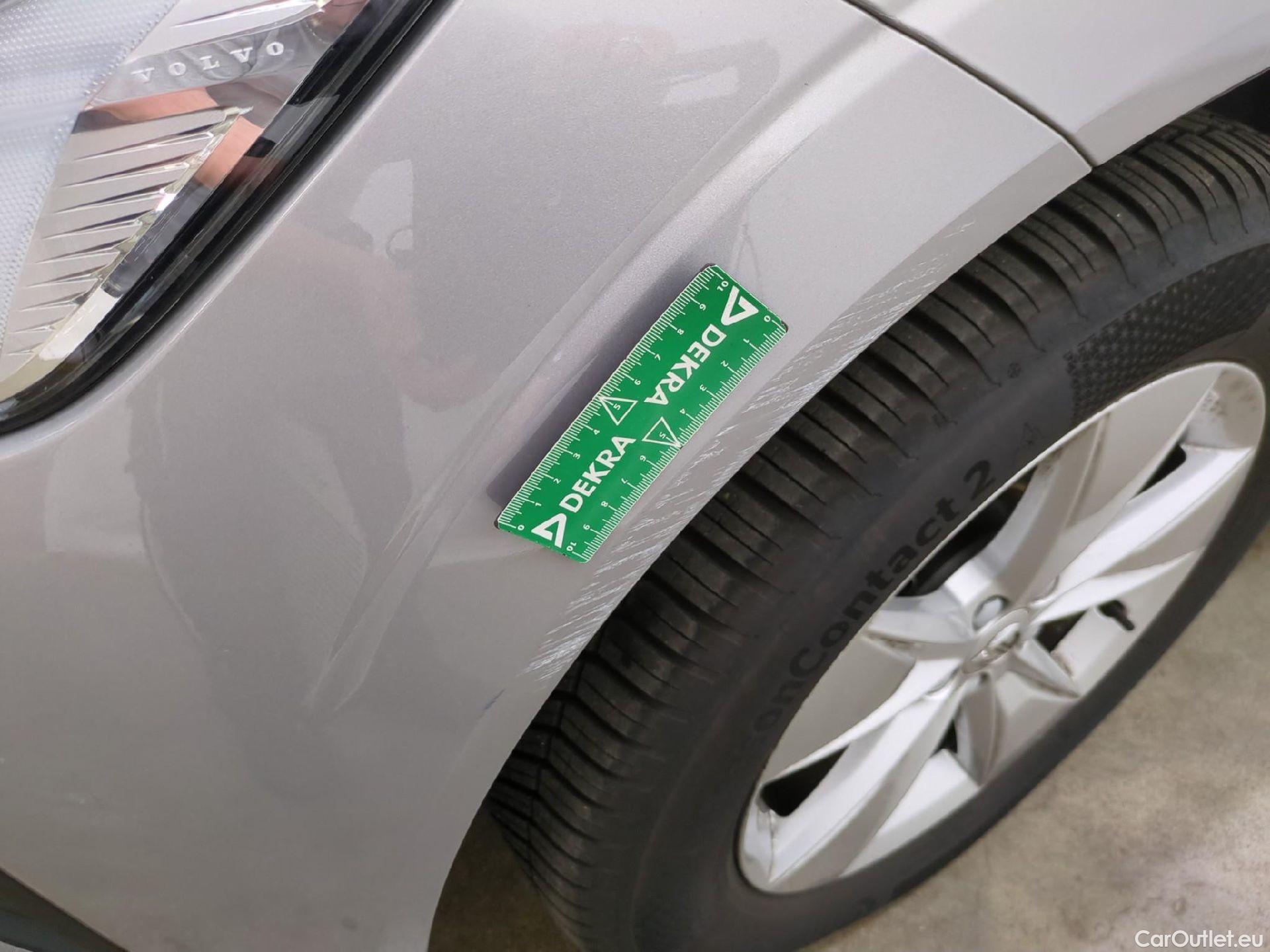  Volvo  XC60 VOLVO  5p SUV B4 AWD 197 Geartro 8 Momentum #14