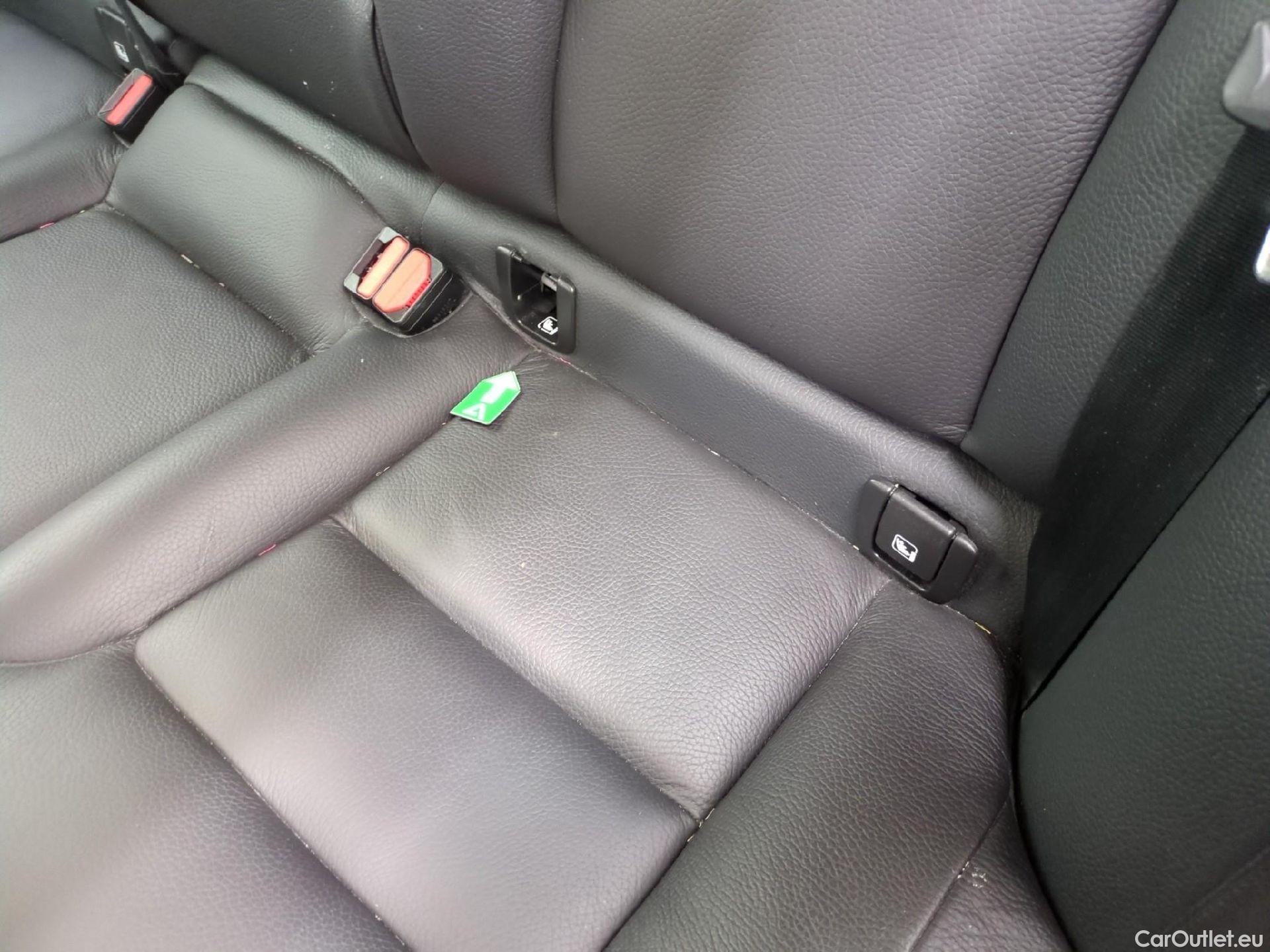  Volvo  XC60 VOLVO  5p SUV B4 AWD 197 Geartro 8 Momentum #2