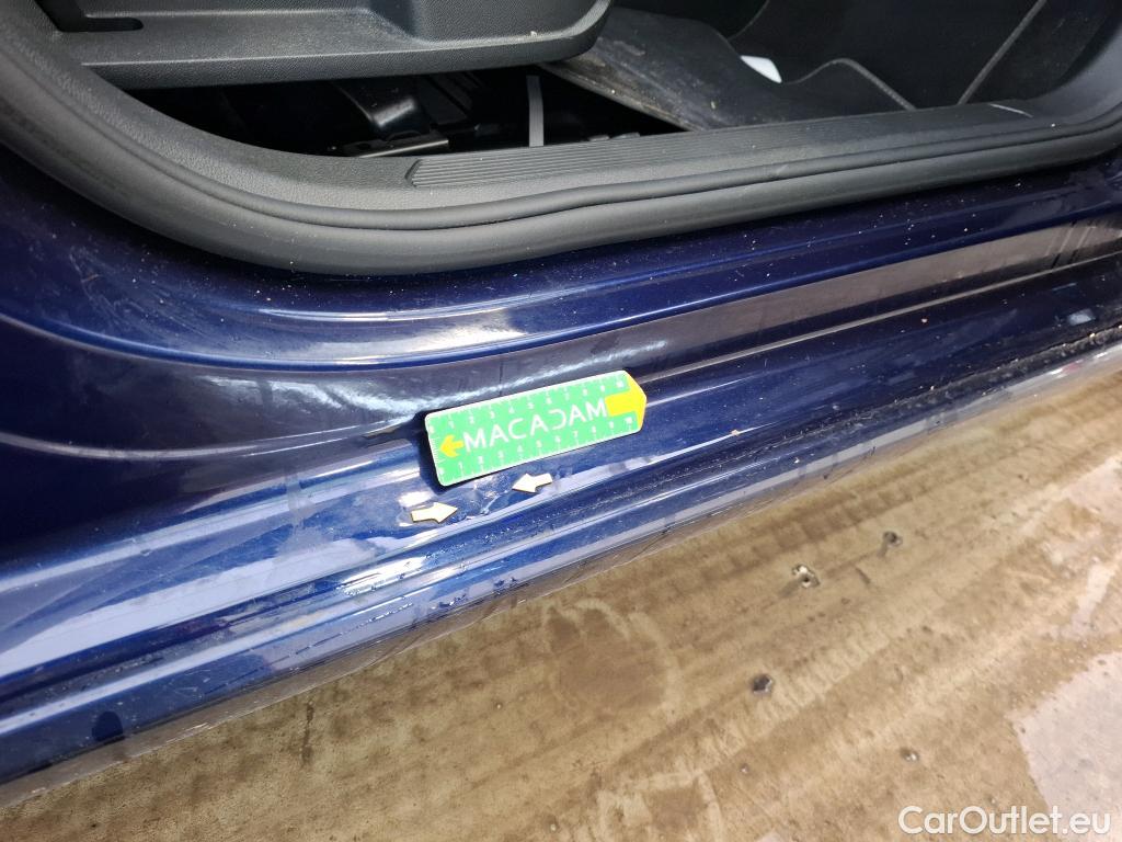  Volkswagen  Golf  VOLKSWAGEN / 2020 / 5P / Berline 1.0 eTSI OPF 110 DSG7 Life Business #3