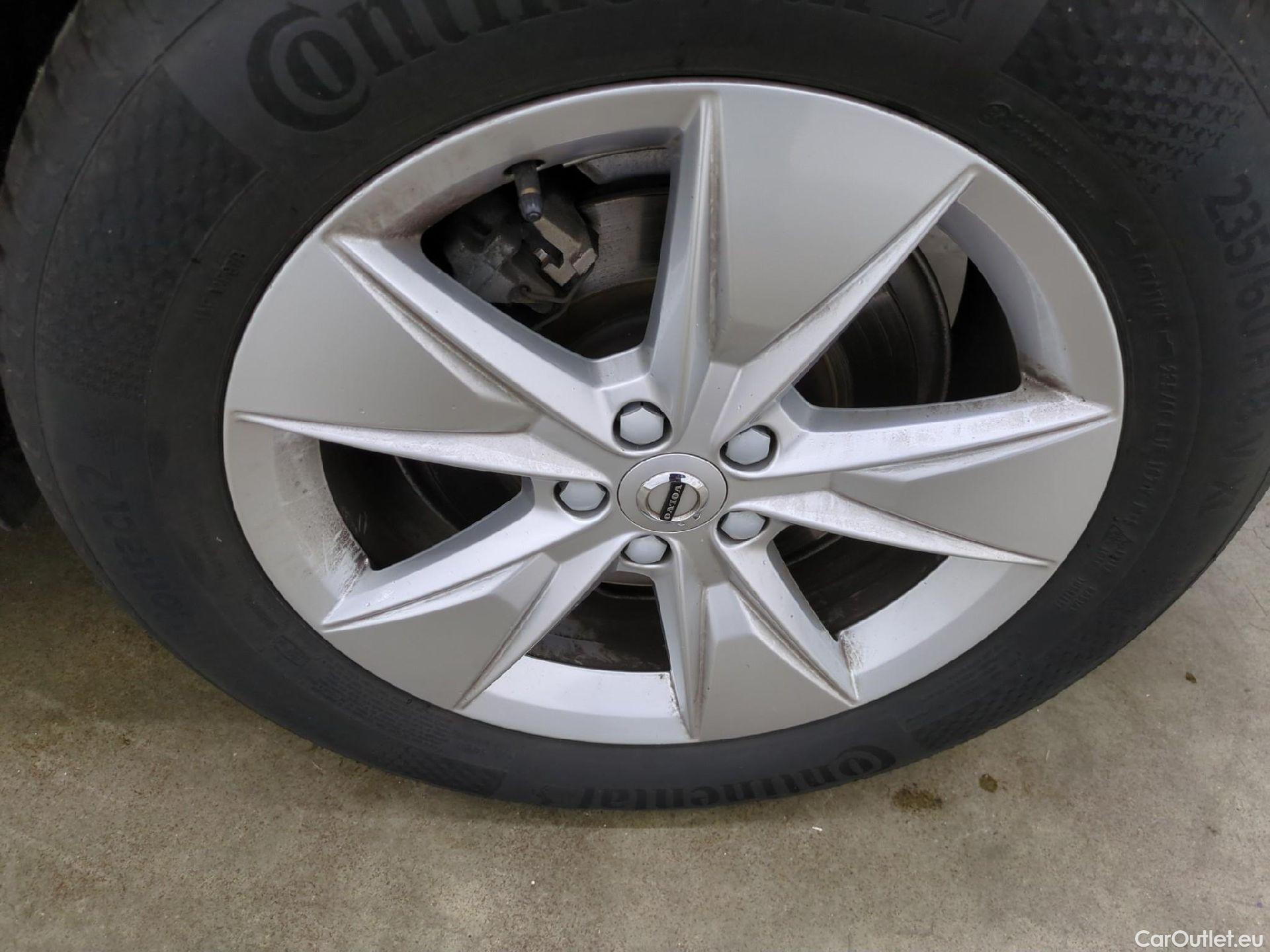  Volvo  XC60 VOLVO  5p SUV B4 AWD 197 Geartro 8 Momentum #5