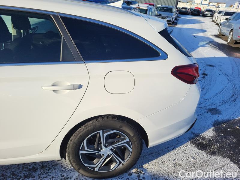  Hyundai  i30   cw (PD)(2017->)  kom.1.5T-GDI Family Smart #7