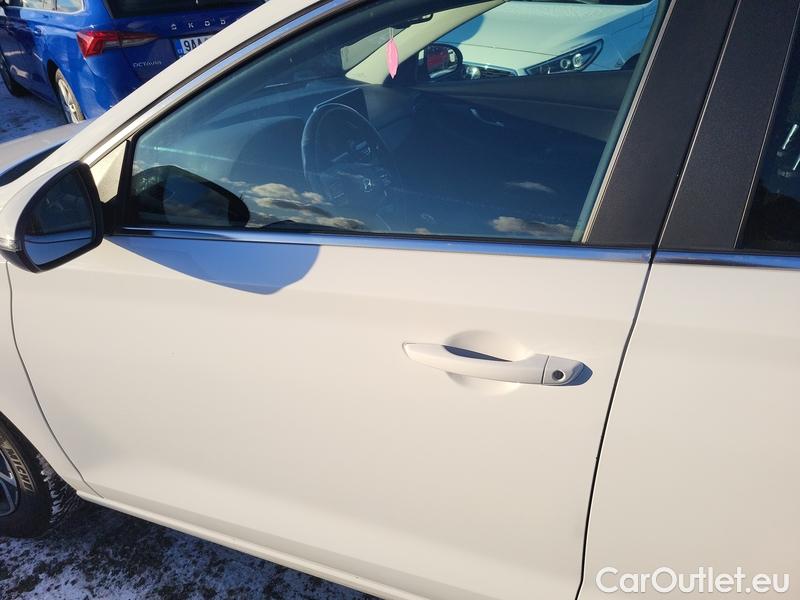  Hyundai  i30   cw (PD)(2017->)  kom.1.5T-GDI Family Smart #9