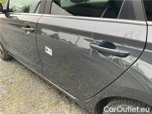  Hyundai  i30  kom.1.5i Family Smart 5d #12