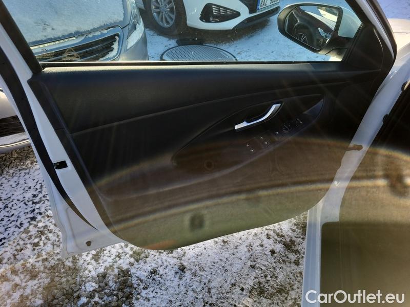  Hyundai  i30   cw (PD)(2017->)  kom.1.5T-GDI Family Smart #16