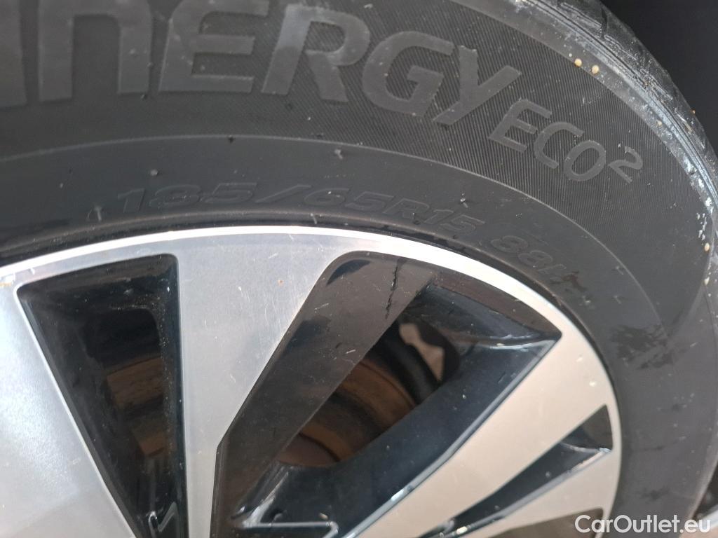  Volkswagen  Polo VOLKSWAGEN  / 2017 / 5P / Berline 1.0 TSI 95 DSG7 Lounge Business #6