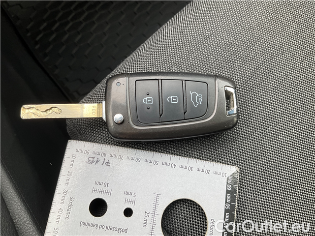  Hyundai  i30  kom.1.5i Family Smart 5d #18