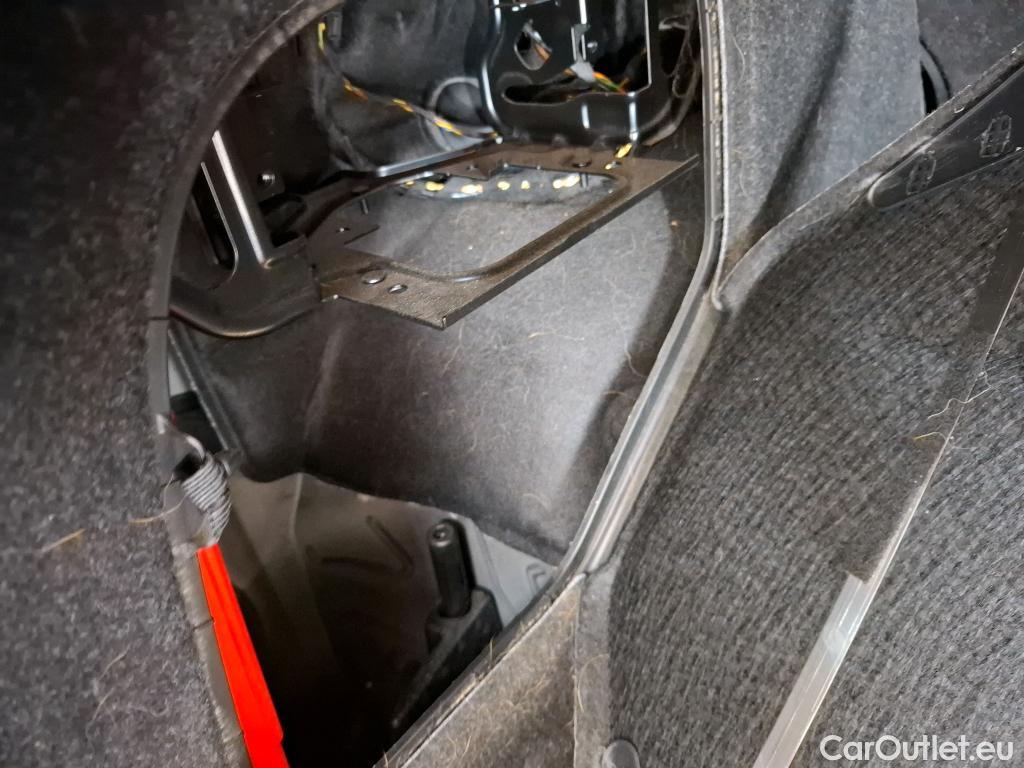  Bmw  Serie 1 Série 1 Berline 116d Sport 1.5 115CV BVA8 E6 #44