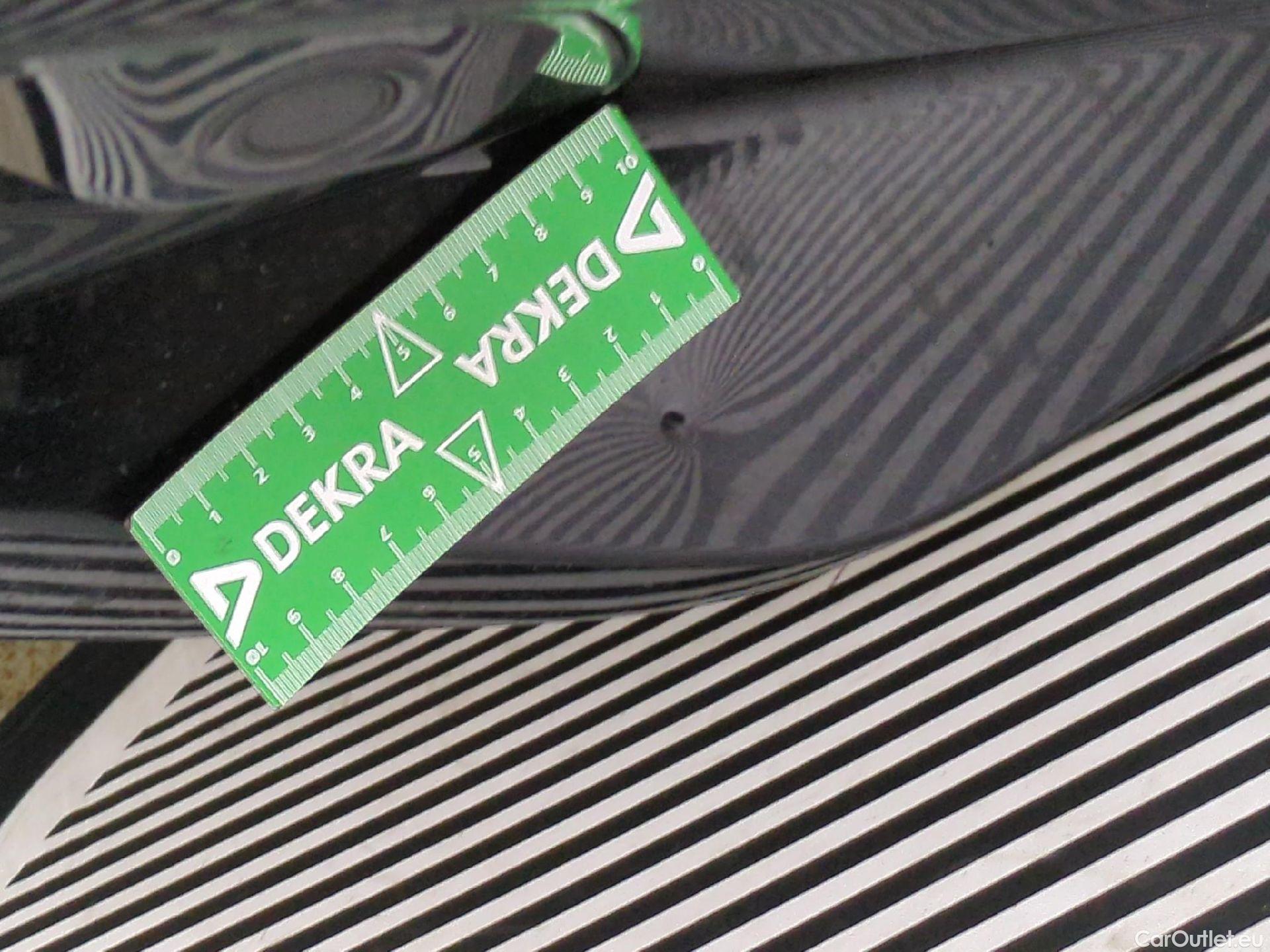  Bmw  Serie 3 BMW Série 3 Touring / 2022 / 5P / Break 320e 204ch Business Design BVA8 Hybride #9