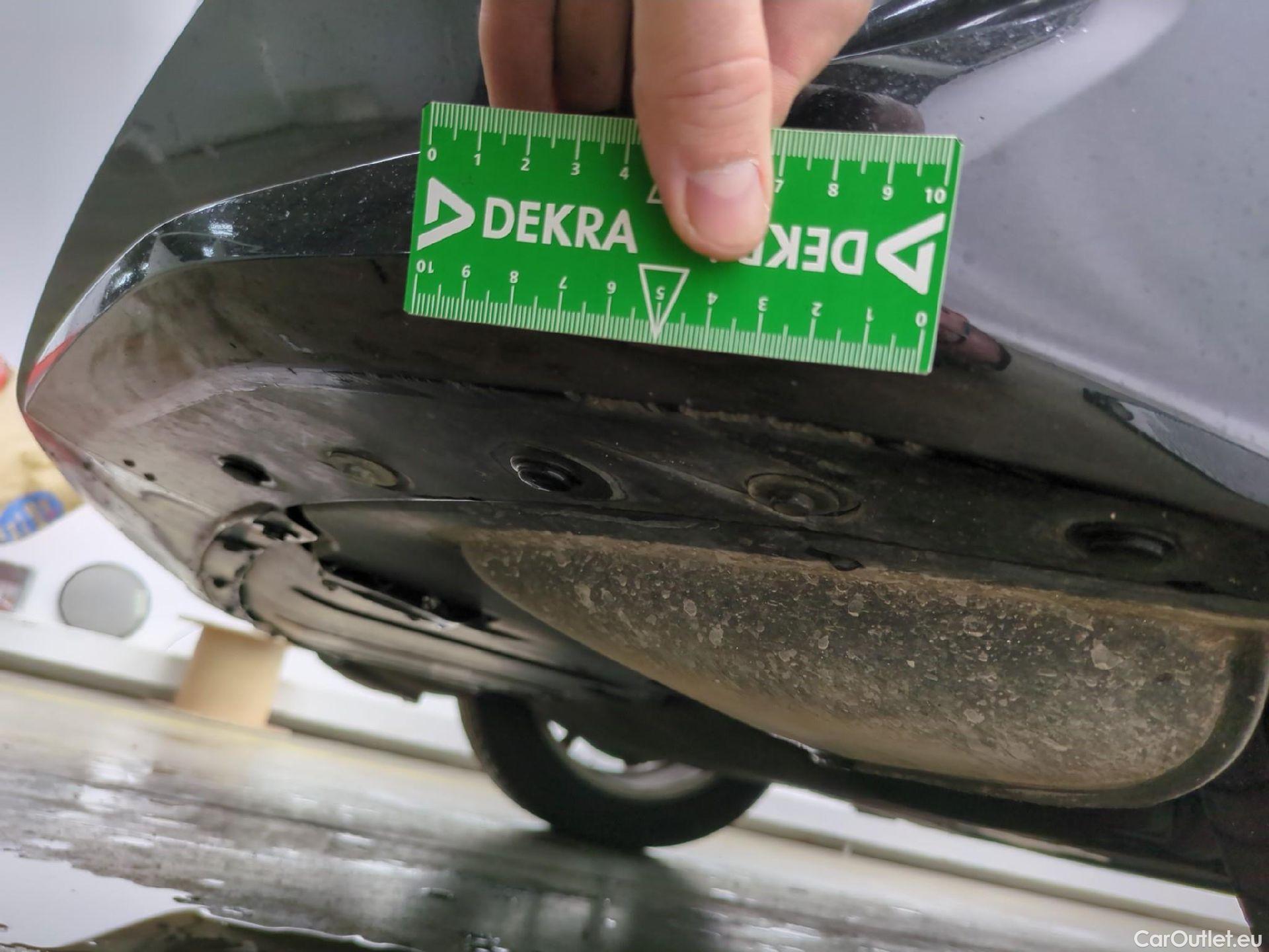  Bmw  Serie 3 BMW Série 3 Touring / 2022 / 5P / Break 320e 204ch Business Design BVA8 Hybride #10