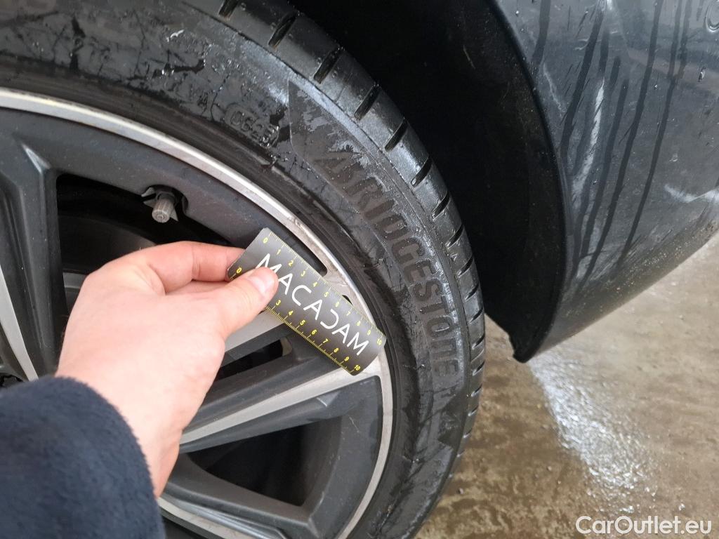  Bmw  Serie 1 BMW Série 1 / 2019 / 5P / Berline 1.5 116D DKG7 Business Design #9