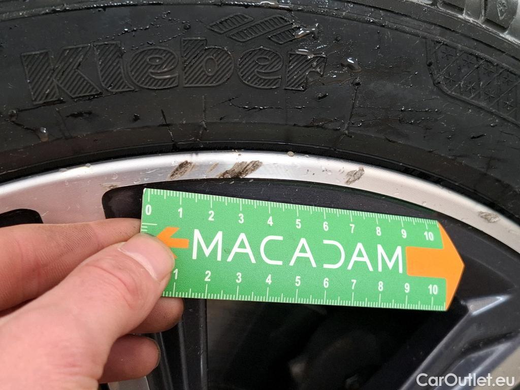  Bmw  Serie 1 BMW Série 1 / 2019 / 5P / Berline 118d BVA8 Business Design #11