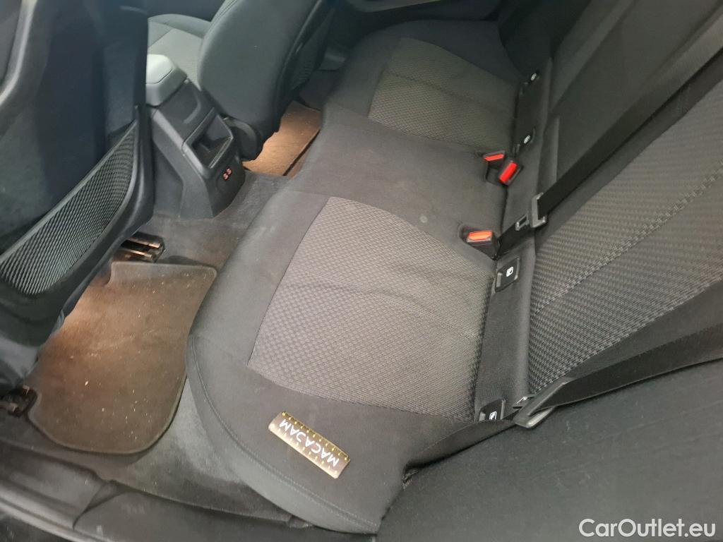  Bmw  Serie 1 BMW Série 1 / 2019 / 5P / Berline 1.5 116D DKG7 Business Design #40