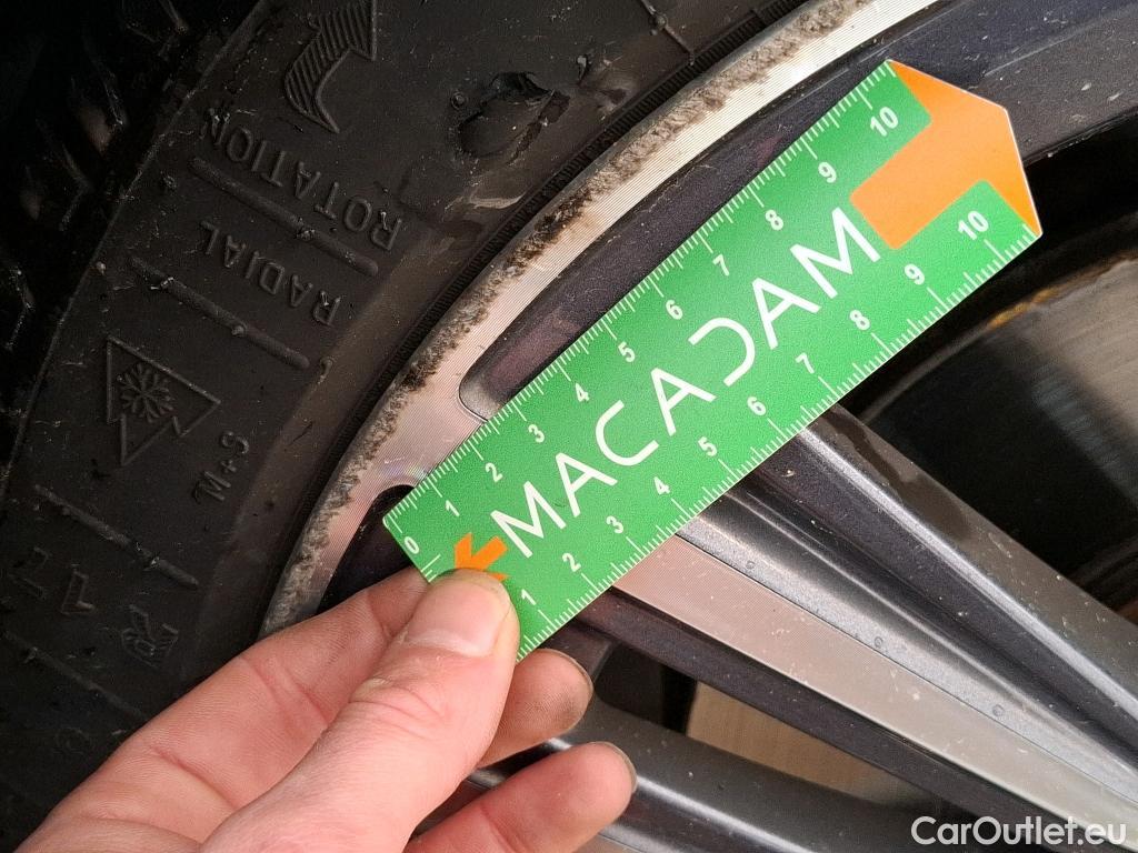  Bmw  Serie 1 BMW Série 1 / 2019 / 5P / Berline 118d BVA8 Business Design #8