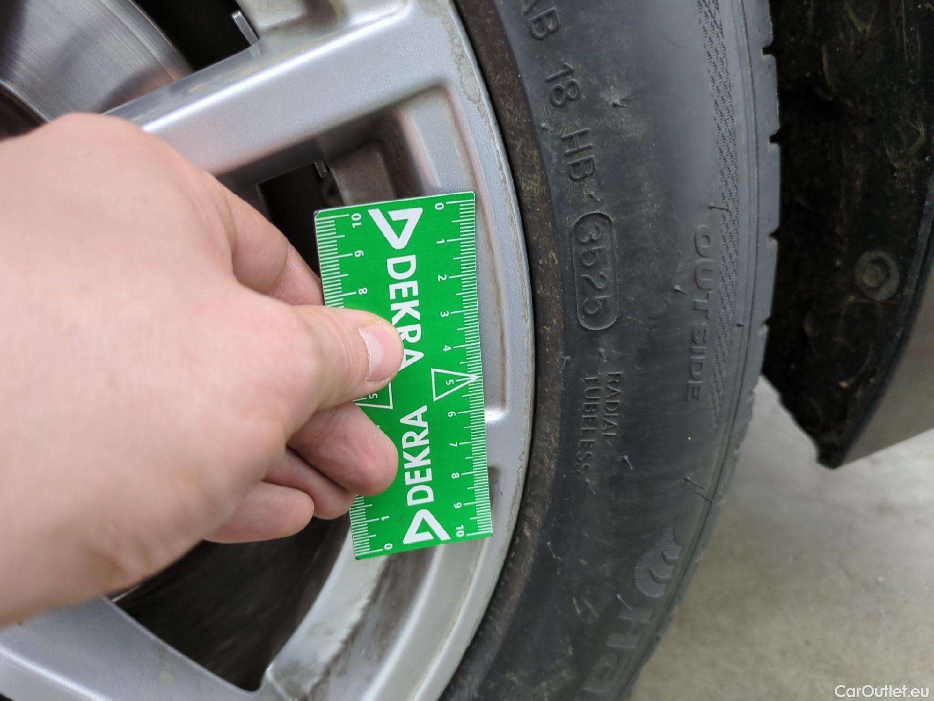  Bmw  Serie 3 BMW Série 3 Touring / 2022 / 5P / Break 320e 204ch Business Design BVA8 Hybride #6