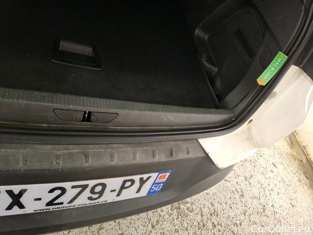  Opel   Grandland X Grandland X Elegance Business 1.5 130CV BVA8 E6d #49