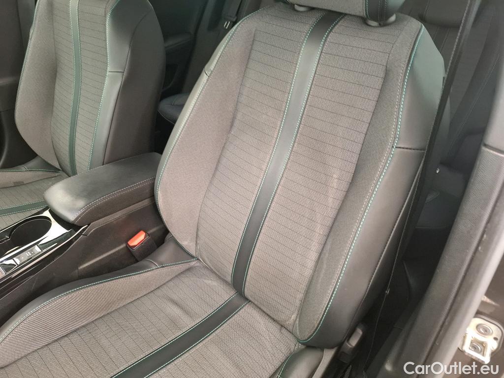  Peugeot  2008  Allure Pack 1.2 PureTech 130CV BVM6 E6d #15