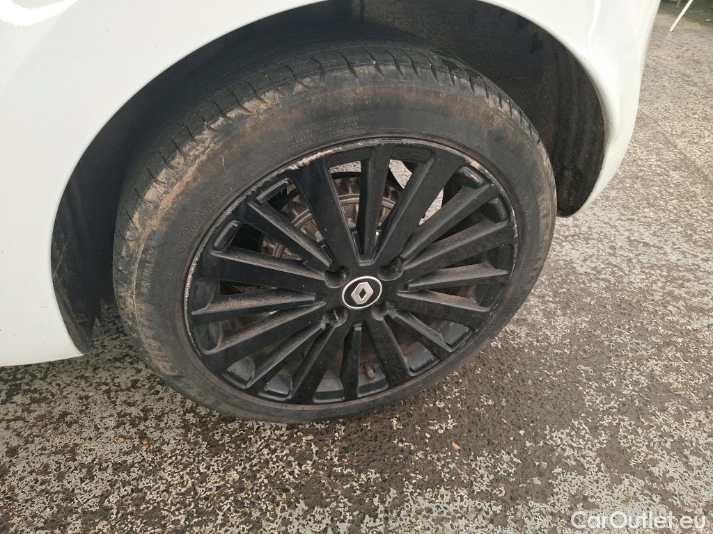  Renault  Twingo RENAULT  / 2019 / 5P / Berline SL Urban Night SCe 65(SL) #3