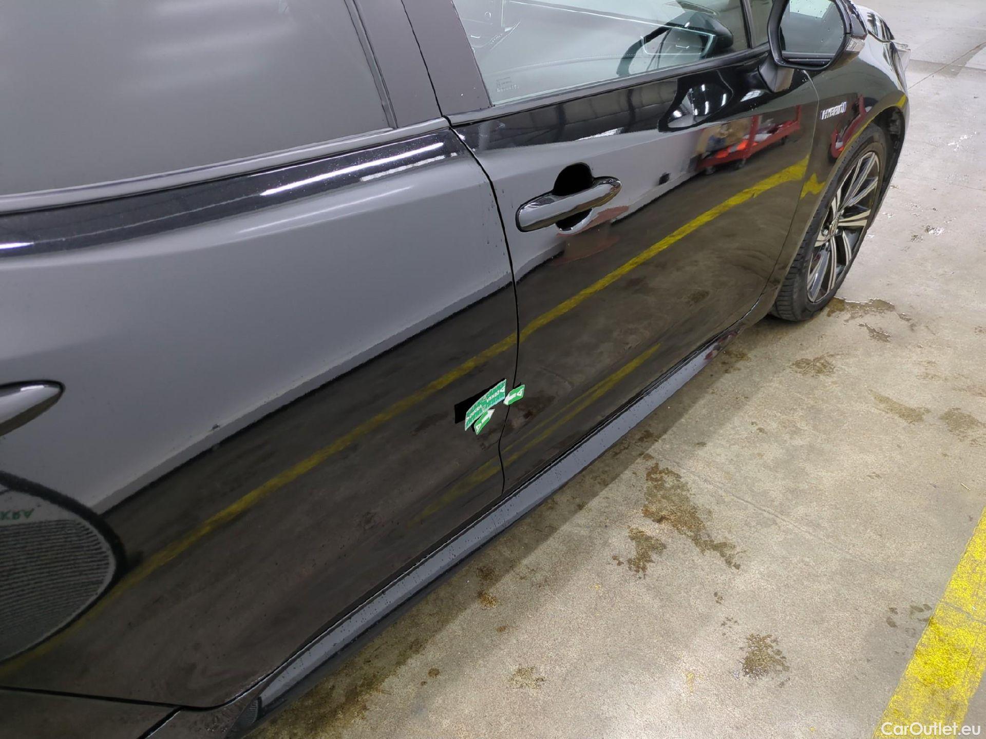  Toyota  Corolla TOYOTA  / 2018 / 5P / Berline Hybride 122h Design #24