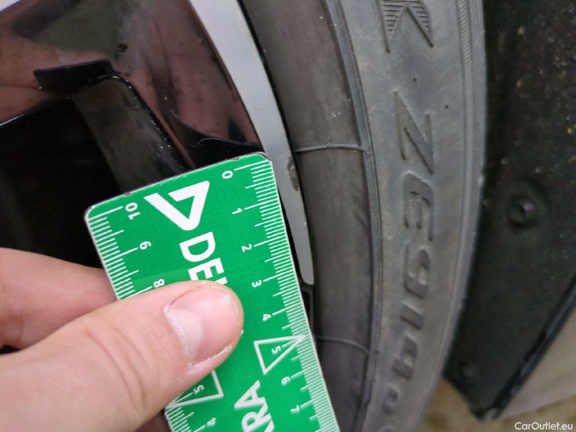  Toyota  Corolla TOYOTA  / 2018 / 5P / Berline Hybride 122h Design #13