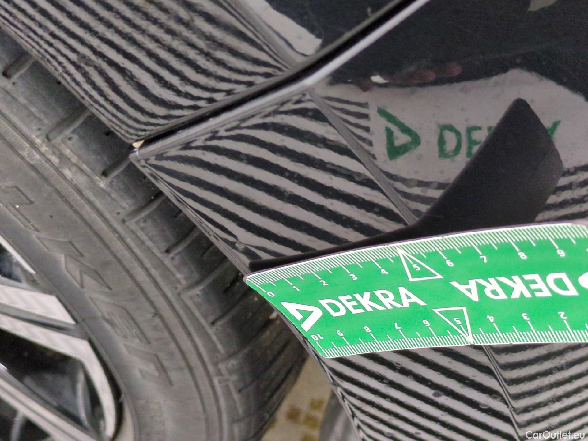  Toyota  Corolla TOYOTA  / 2018 / 5P / Berline Hybride 122h Design #44