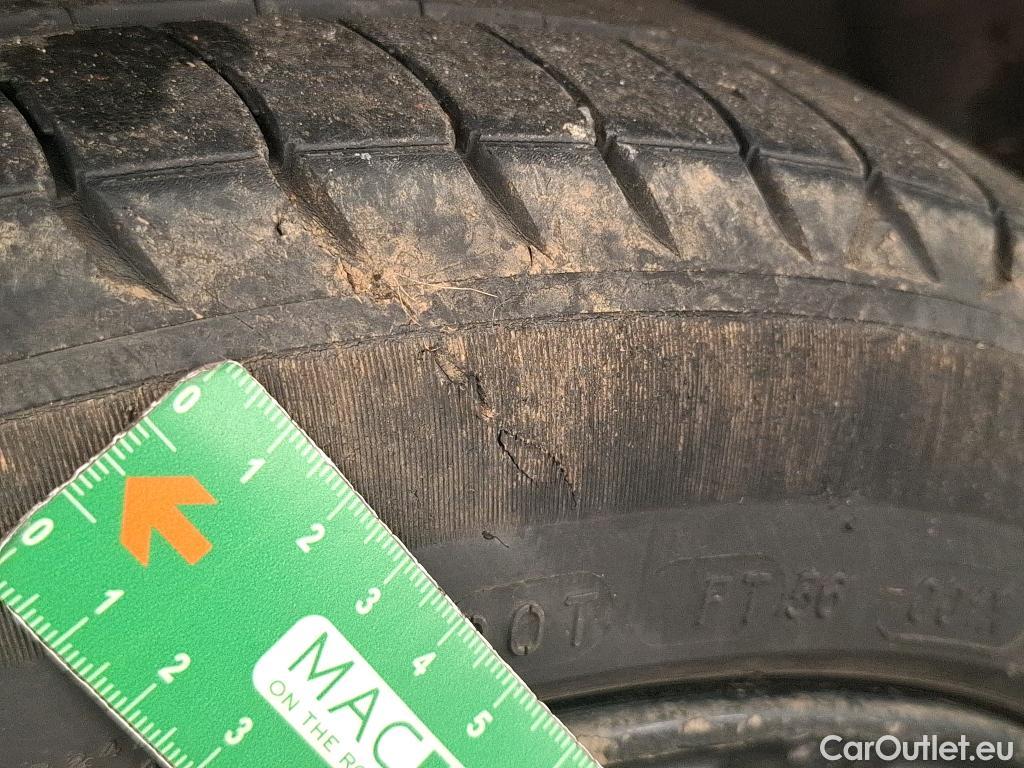  Renault  Twingo RENAULT  / 2019 / 5P / Berline SL Urban Night SCe 65(SL) #4