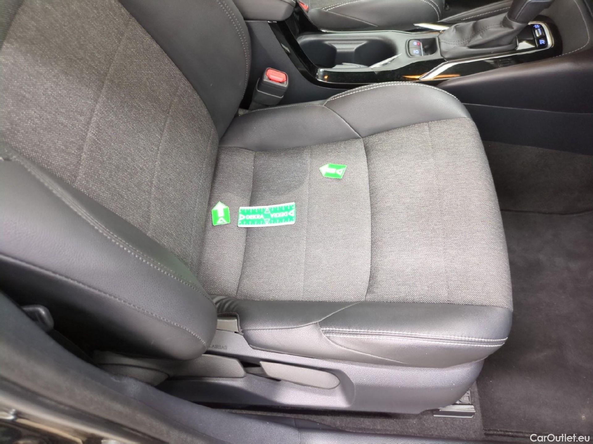  Toyota  Corolla TOYOTA  / 2018 / 5P / Berline Hybride 122h Design #3